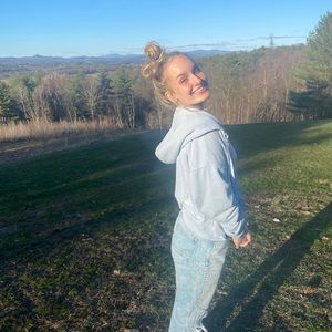 Meet your Posher, Jeneca